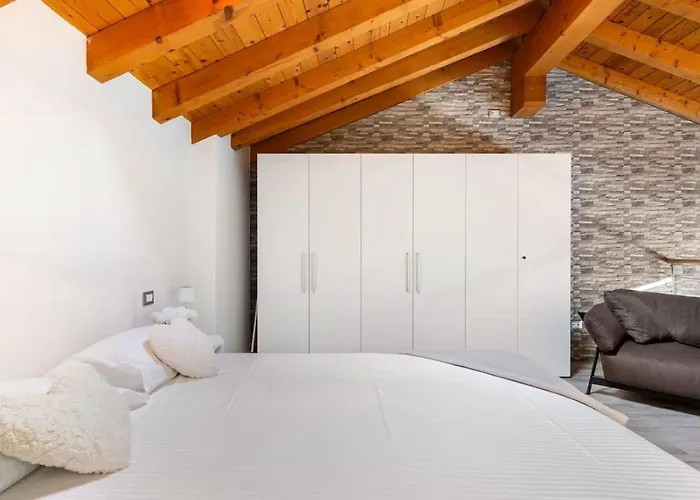 Апартаменты Luxury Lakeview Loft *