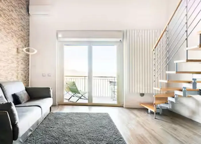 Luxury Lakeview Loft Апартаменты *