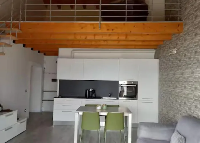 Luxury Lakeview Loft Апартаменты *